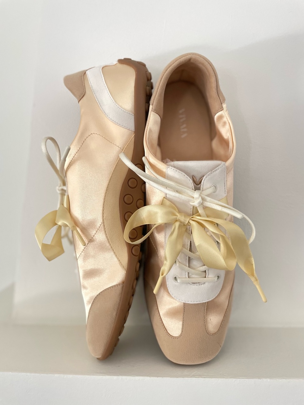 Vivaia Carol Jogger Sneakerina Butter Yellow Cream Nude Size 11 (43)